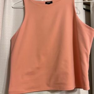 Body contour cropped tank